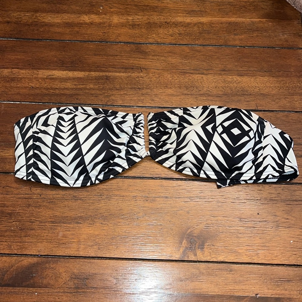 Retro Bandeau Swimsuit Top w/ Metal Details, Black & White